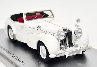 Kess 1/43 Triumph Roadster Open Convertible 1949 White Resin Scale Model Car - Image 1 of 4