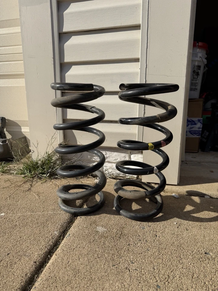 2017-2022 NISSAN ARMADA REAR LEFT OR RIGHT SIDE SUSPENSION COIL SPRING SET OEM - Image 1 of 1