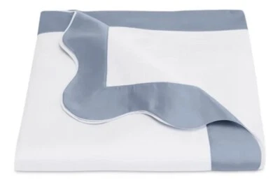 Funda nórdica Matouk Carolina completa/queen azul brumoso $890 nueva Foto 1 de 4