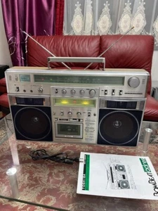 Rare TOSHIBA TOSHIBA BOMBEAT RT-S 90 Radio Cassette Used Work Product Beautiful - Picture 1 of 13