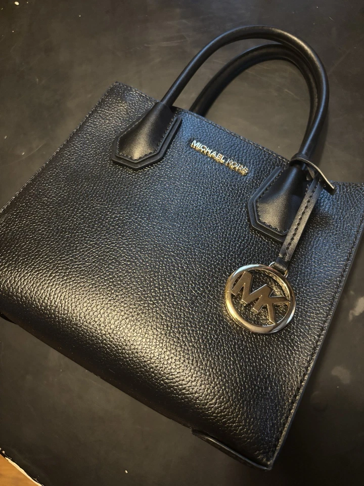 Cartera de mano de cuero negra Michael Kors Foto 1 de 4