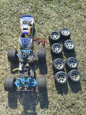 S-Maxx RC Nitro Truck - Image 1 of 4