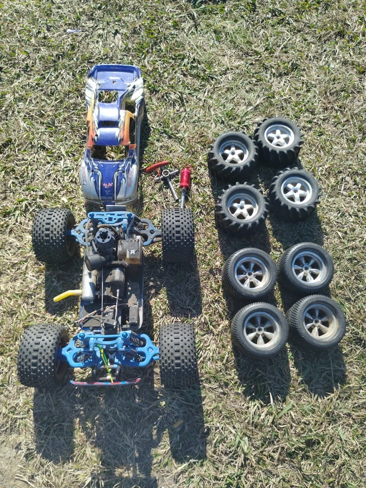 S-Maxx RC Nitro Truck - Image 1 of 4