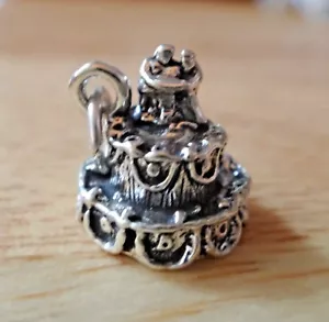 Sterling Silver 3D 11x11mm Wedding Cake w/ Bride & Groom top Charm - Picture 1 of 5