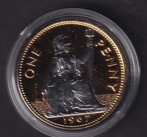 Moneda conmemorativa histórica británica de un centavo de la reina Isabel II 1967 - Imagen 1 de 2