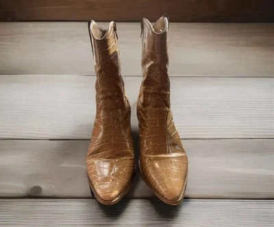 Botas de cowboy femininas COCONUTS by Matisse Bambi biqueira pontiaguda de crocodilo com zíper 8 - Imagem 1 de 4