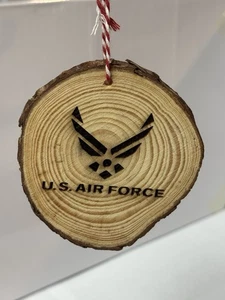 US Air Force Christbaumschmuck mit Lasergravur aus Kiefernholz - Bild 1 von 3