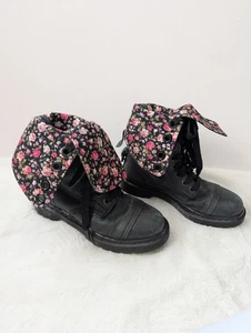 Dr. Doc Martens Triumph 1914 Combat Boots Black Leather Fold Over Pink Floral W7 - Picture 1 of 19