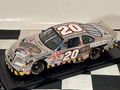 Muestra de platino 1:24 Tony Stewart #20 Jurassic Park III 2001 Pontiac Grand Prix Foto 1 de 4