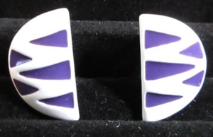 VINTAGE Purple & White Enamel on Metal Clip On Earrings - RETRO 1980s - Picture 1 of 3