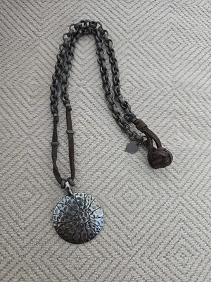 Autêntico Vintage LUCKY BRAND Corrente/Pingente de Camurça Marrom Colar - Imagem 1 de 4