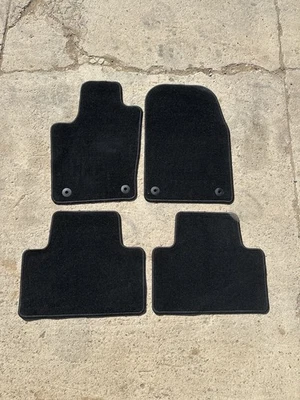 Juego de alfombrillas Dodge Durango 2015-2018 delanteras traseras izquierda y derecha OEM Foto 1 de 4