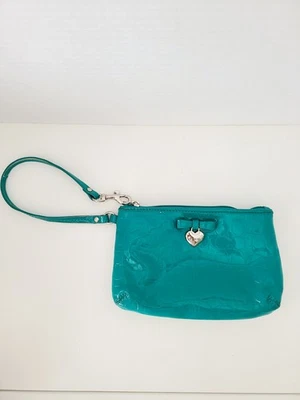 Muñequera Coach Peyton Azul Turquesa Patente Corazón Repujado Arco Línea C Foto 1 de 4