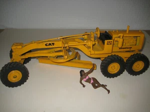 CATERPILLAR NO.12 MOTOR GRADER ERTL 1:24  - Picture 1 of 6