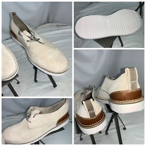 Clark’s Bucks Shoes Sz 10 Men Beige Suede Lace Ortholite India NWOT YGI E0-565