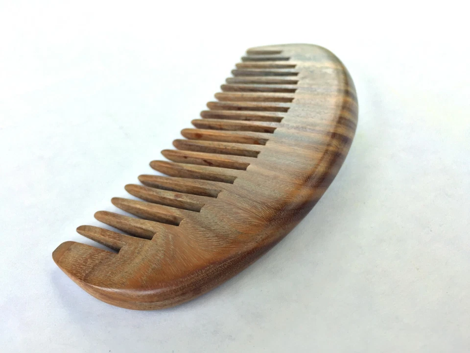 Peine de sándalo verde aromático para cabello rizado/ondulado. Foto 1 de 1