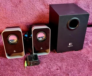 Altavoces estéreo y subwoofer Logitech LS21 S-00042 Multimedia 2.1 negro plateado - Imagen 1 de 11