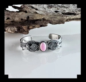 Sterling und rosa Muschel Muschel Armband von Navajo Künstler Kevin Billah - Bild 1 von 7