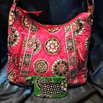 Vera Bradley 粉色蛋糕挎包单肩包已停产图案和 ID 硬币钱包 — 第 1/4 张图片