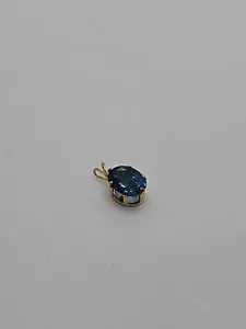 Colgante ovalado de piedras preciosas de topacio azul Londres oro amarillo 14k 0,9 gramos 9/16" - Imagen 1 de 7