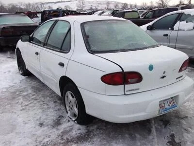 Puerta delantera derecha usada vidrio delantero se adapta a: Chevrolet Cavalier SDN 2000 delantera derecha Foto 1 de 4