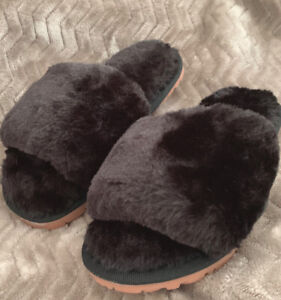 Scurtain Baby Girl Slip On Slides Slippers Black Size 9.5/10 Faux Fur Soft Flat