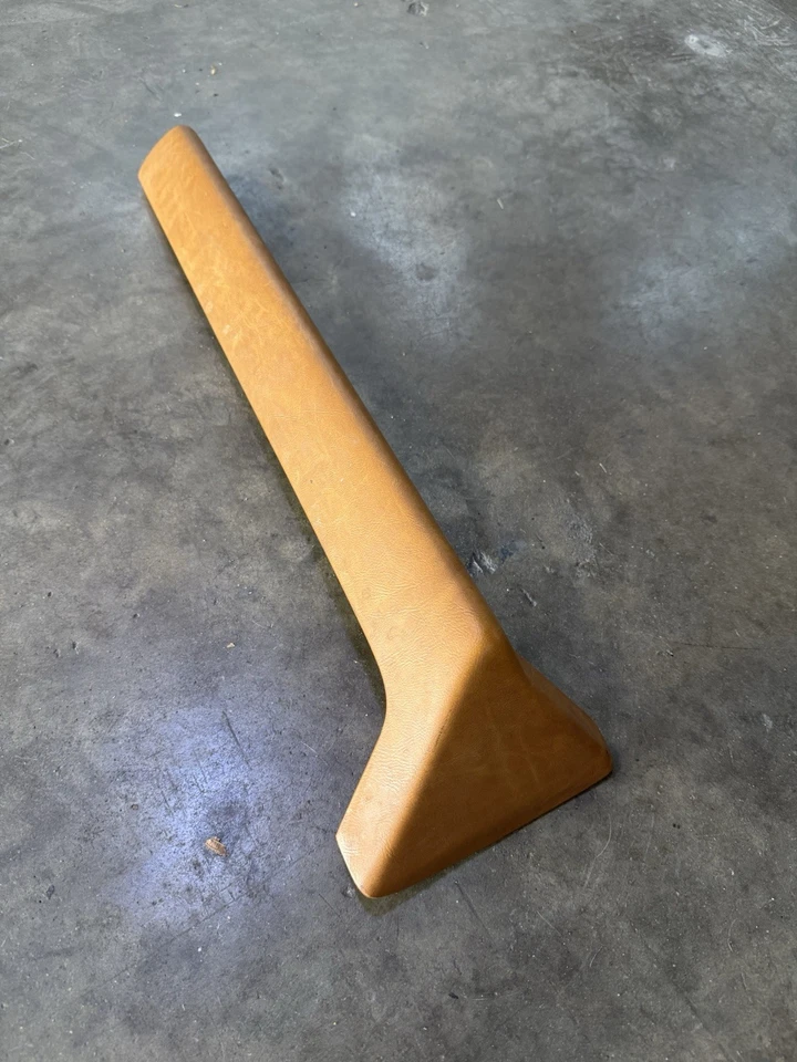 Rodillera debajo del tablero 1969-1973 usada OEM Porsche 911 Foto 1 de 1