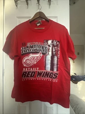 Camiseta Detroit Red Wings 1997 Stanley Cup Champions Mediana Lee Nuez moscada Foto 1 de 2