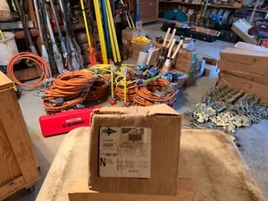 (25) Kearney 494-82 Squeezon Kompressionsverbinder H-Tap - Bild 1 von 9