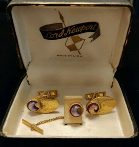 Lord Newport Gold Tone Tie Tac and Cufflinks Set Half Moon Design FREE-Shipping - Picture 1 of 3