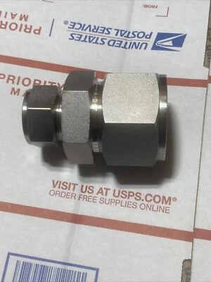 New Swagelok Stainless Steel Reducing Union 1- 1/2 Tube X 1 Tube SS-2400-6-16 - Image 1 of 4