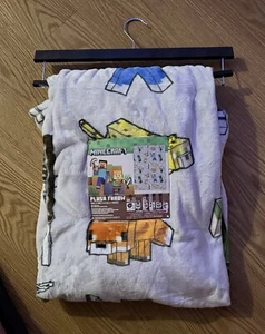 MINECRAFT Plush Throw Blanket 50" x 70" NEW - Picture 1 of 2