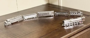 This Is A Built Fascinations Metal Earth 3D Modell Güterzug Lok mit 4 Wagen - Bild 1 von 12