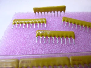 25 Stück/25 pieces Resistor Array Network 5 x 2,2K? Widerstands Netzwerk NEW * - Picture 1 of 4