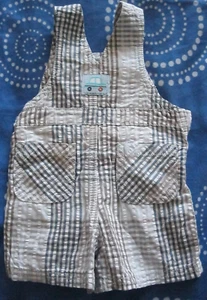 Blau/weiß karierter Seersucker Strampler/Playsuit von M&Co. Alter 0 - 3 Monate. - Bild 1 von 6