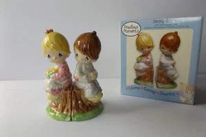 Precious Moments Simply Adorable Loving Caring Sharing Porzellan S/P Set Neu im Karton - Bild 1 von 6