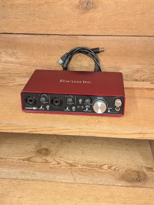 Interfaz de audio Focusrite Scarlett 2i4 (2.ª generación)  Foto 1 de 4