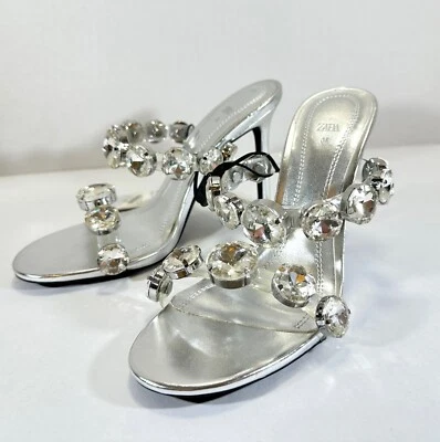 Tacones plateados Zara pedrería cristales adornados mulas talla 6/UE 36 EE. UU. - NUEVOS CON ETIQUETAS Foto 1 de 4