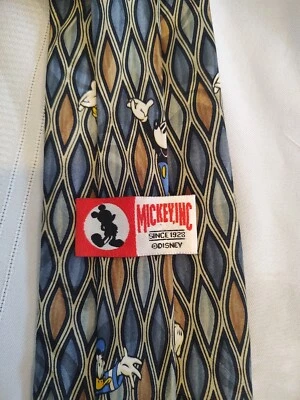 Винтажный 100% шелковый галстук Mickey, Inc. с Goofy, Donald & Mickey 59,5 дюйма x 4,25 дюйма  - Изображение 1 из 4