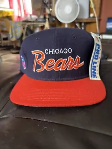 Mütze mit Etikett Chicago Bears Sports Specialties doppelzeilige Schrift Druckknopflasche 7 3/8"" - Bild 1 von 6
