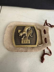 Vintage Messing BYU Cougars Gürtelschnalle 1983 First Security Corp. mit Etui - Bild 1 von 16