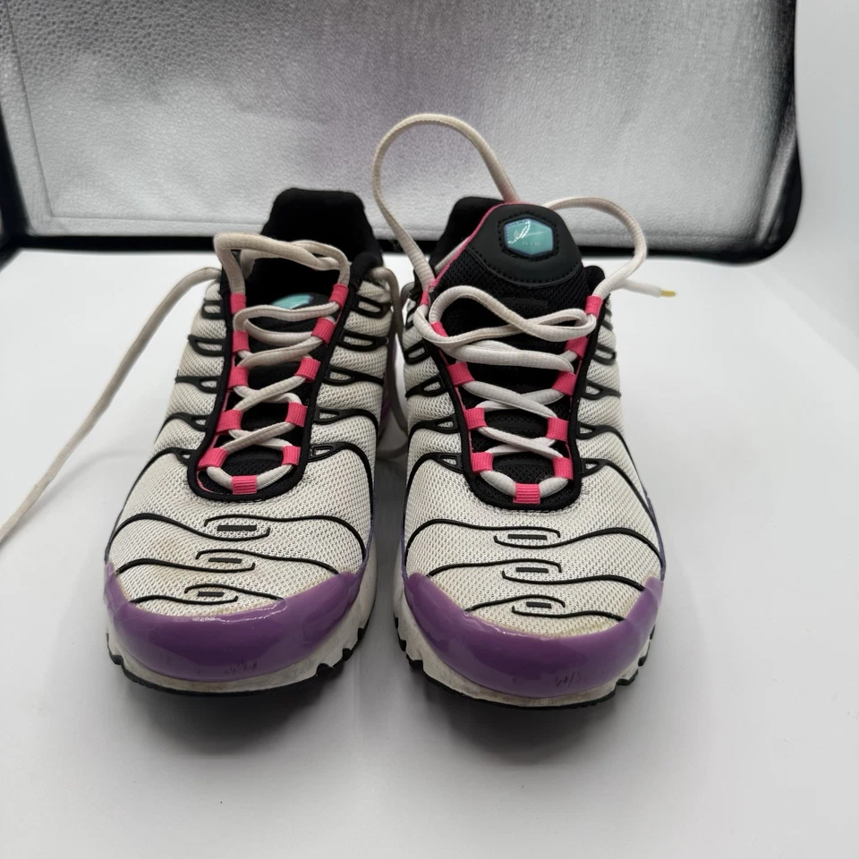 Tenis deportivos Nike Air Max Plus juveniles talla 7Y violeta brillante/negro/blanco Foto 1 de 4