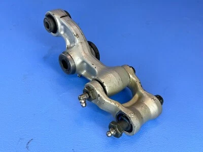 Yamaha TTR225 2001 OEM Dogbone trasero acoplamiento amortiguador enlace 4VW-F217A-00-00 Foto 1 de 4