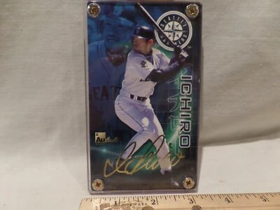 Tarjeta Jumbo Coleccionable Ichiro Suzuki (Imágenes Auténticas 2001) Firma Lámina Dorada Foto 1 de 2