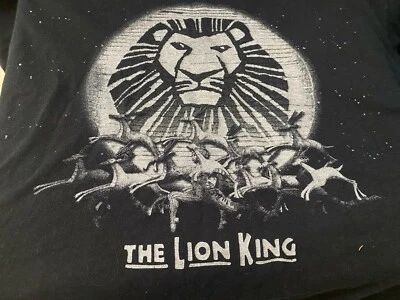 Camiseta Disney El Rey León Broadway Musical Unisex Gráfica Negra Plateada XL Foto 1 de 4