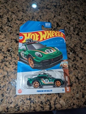Porsche 911 Rallye Super Treasure Hunt 2025 Hot Wheels Safari with Protector MOC - image 1 of 4