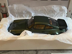 Porsche 911 3,3 Turbo 1977 tipo 930 roble verde roble L94E WAP0210160A Norev 1:18 - Imagen 1 de 6