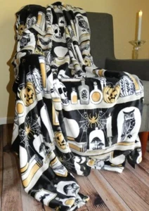 Cynthia Rowley Plush Throw Blanket Curious Halloween Owl Spider Pumpkin Bat NEW - Picture 1 of 6