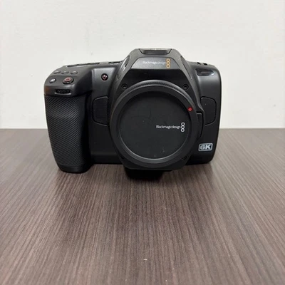 Blackmagic Design Pocket Cinema Camera 6K PRO (NO DAVINCI RESOLVE) - Image 1 of 4