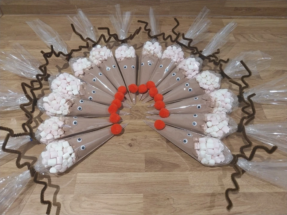 FOUR Cadbury Reindeer Hot Chocolate Cones. Christmas Eve Box or Gift. *Charity*